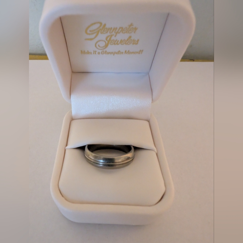 Men's Tungsten Carbide Ring in Original Glennpeter Jewelers Box